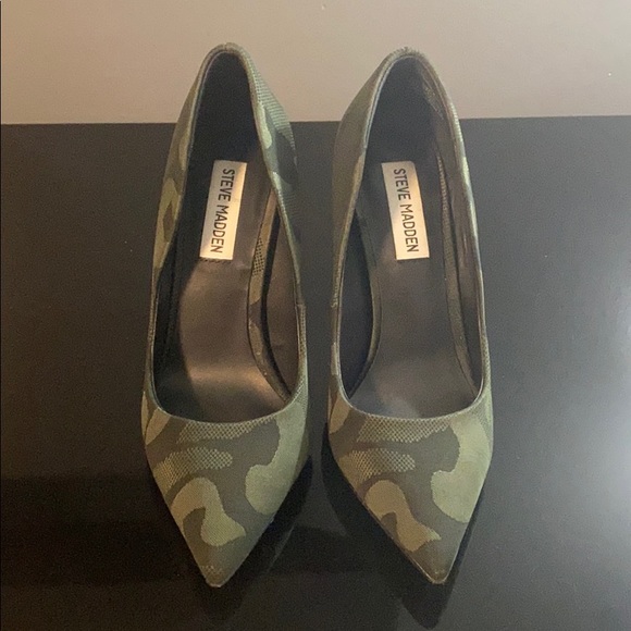 Steve Madden Shoes - Camouflage Steven Madden pump heels